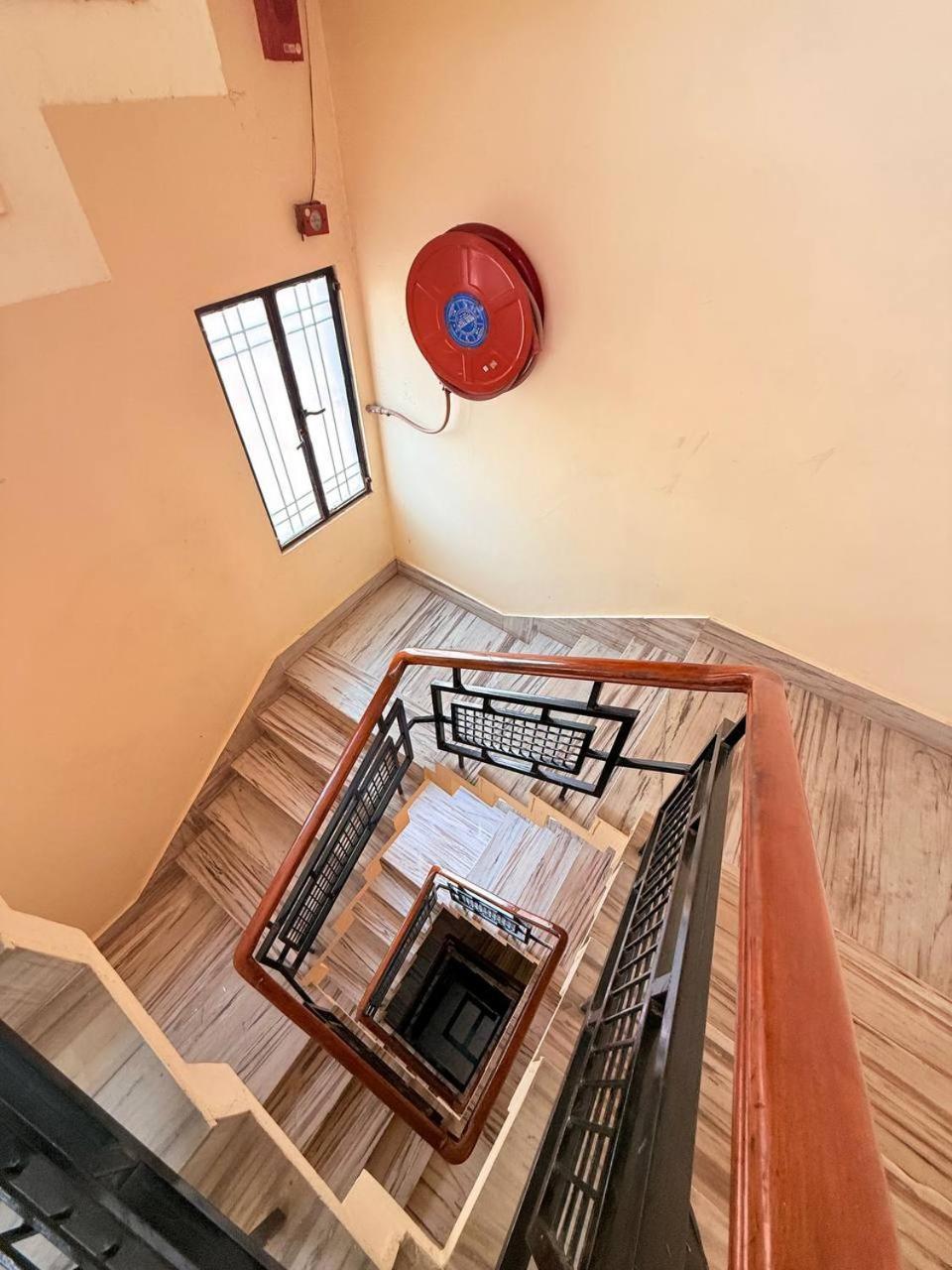 Shivam Hotel Varanasi - Near Kashi Vishwanath Temple With Parking And Lift Eksteriør billede