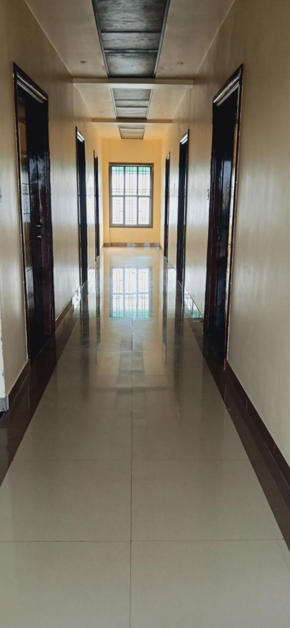 Shivam Hotel Varanasi - Near Kashi Vishwanath Temple With Parking And Lift Eksteriør billede