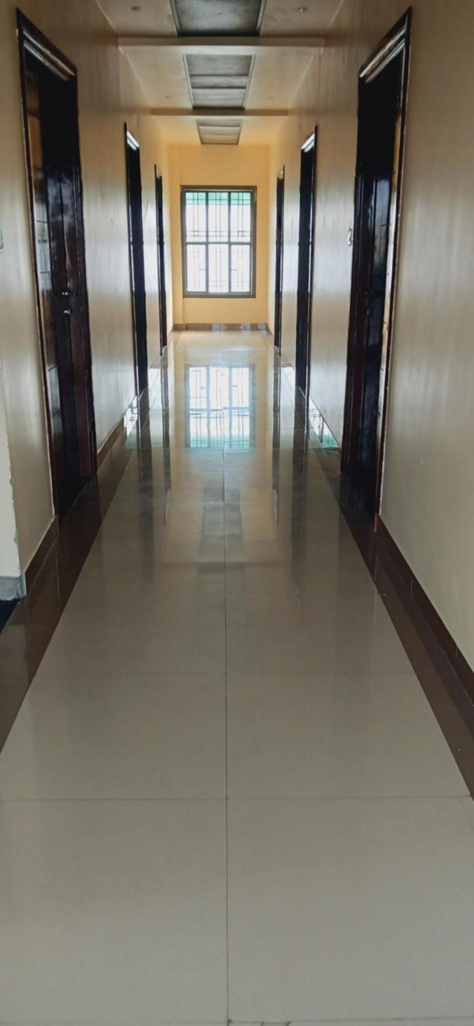 Shivam Hotel Varanasi - Near Kashi Vishwanath Temple With Parking And Lift Eksteriør billede